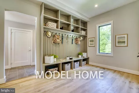 Entry Way - 6928 Girard St, Mclean, VA 22101 photo 12 of 44