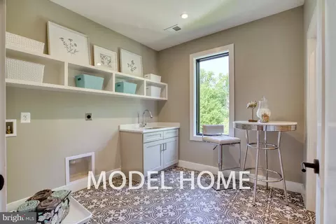Entry Way - 6928 Girard St, Mclean, VA 22101 photo 33 of 44