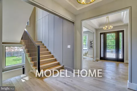 Entry Way - 6928 Girard St, Mclean, VA 22101 photo 2 of 44