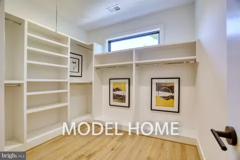 Entry Way - 6928 Girard St, Mclean, VA 22101 photo 27 of 44