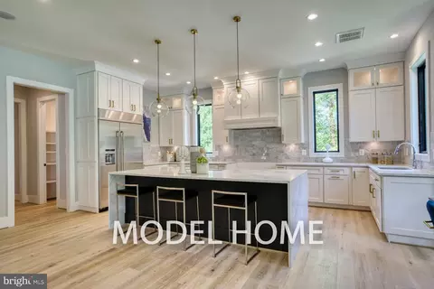 Entry Way - 6928 Girard St, Mclean, VA 22101 photo 7 of 44