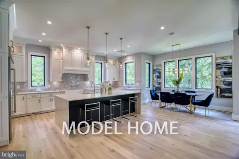 Entry Way - 6928 Girard St, Mclean, VA 22101 photo 9 of 44