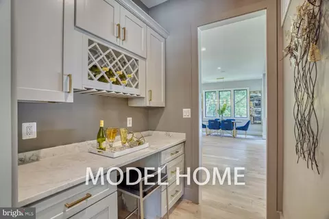 Entry Way - 6928 Girard St, Mclean, VA 22101 photo 4 of 44