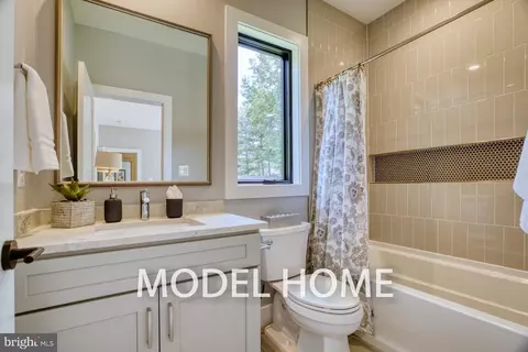 Entry Way - 6928 Girard St, Mclean, VA 22101 photo 17 of 44