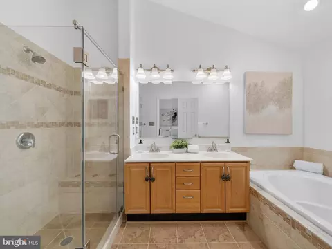 Bath - 8730 Stone Hill Pl, Springfield, VA 22153 photo 4 of 6