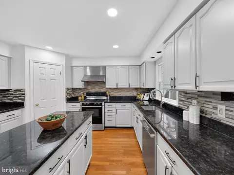 Kitchen - 8730 Stone Hill Pl, Springfield, VA 22153 photo 3 of 5