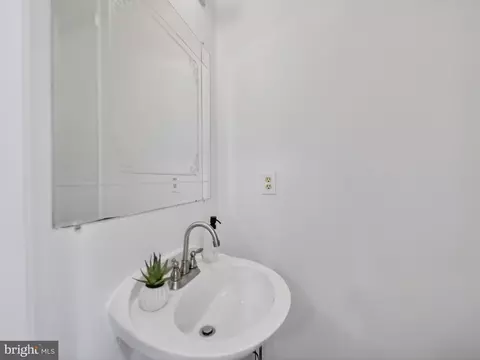 Bath - 8730 Stone Hill Pl, Springfield, VA 22153 photo 1 of 6