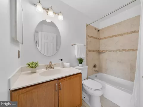 Bath - 8730 Stone Hill Pl, Springfield, VA 22153 photo 5 of 6