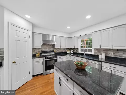 Kitchen - 8730 Stone Hill Pl, Springfield, VA 22153 photo 2 of 5