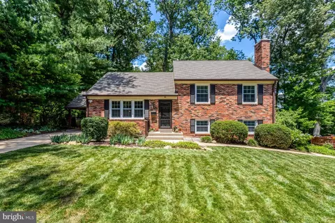 8916 Moreland Ln, Annandale, VA 22003