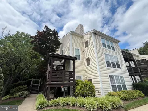 10212 Oakton Terrace Rd, Oakton, VA 22124