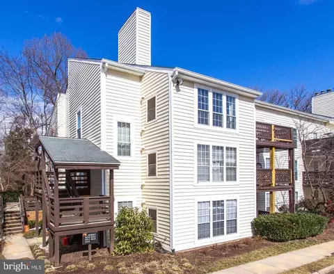 10212 Oakton Terrace Rd, Oakton, VA 22124