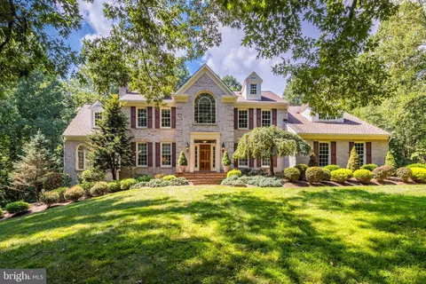 5501 W Ridge View Dr, Fairfax, VA 22030