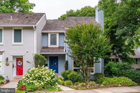 2020 Chadds Ford Dr, Reston, VA 20191