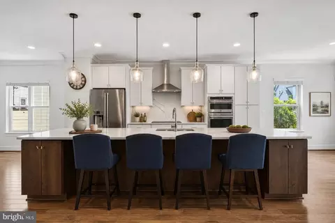 6127 Olivet Dr, Alexandria, VA 22315