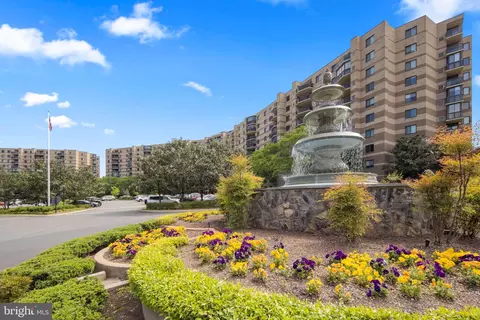 8380 Greensboro Dr #719, Mclean, VA 22102