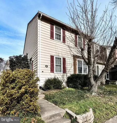 6910 Trestle Ct, Lorton, VA 22079