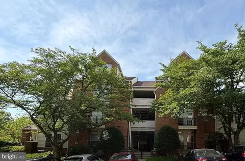 1367 Garden Wall Cir # C, Reston, VA 20194