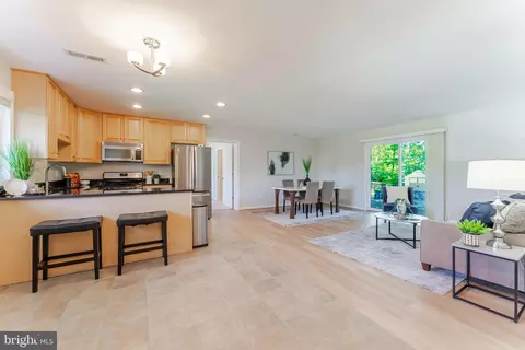 Living - 5825 Atteentee Rd, Springfield, VA 22150 photo 1 of 3