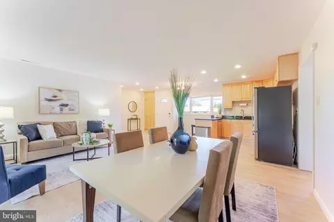 Dining - 5825 Atteentee Rd, Springfield, VA 22150 photo 2 of 3