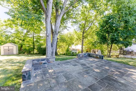 Exterior - 5825 Atteentee Rd, Springfield, VA 22150 photo 2 of 12
