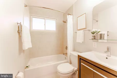Bath - 5825 Atteentee Rd, Springfield, VA 22150 photo 2 of 2