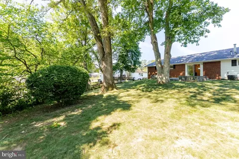 Exterior - 5825 Atteentee Rd, Springfield, VA 22150 photo 8 of 12