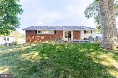 Exterior - 5825 Atteentee Rd, Springfield, VA 22150 photo 9 of 12