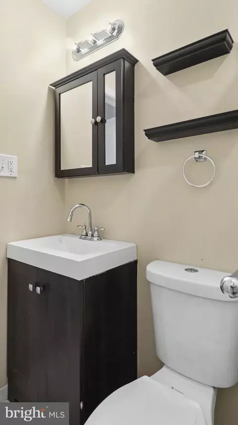 Bath - 6629 Burlington Pl, Springfield, VA 22152 photo 1 of 5