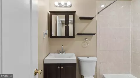Bath - 6629 Burlington Pl, Springfield, VA 22152 photo 3 of 5