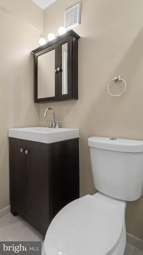 Bath - 6629 Burlington Pl, Springfield, VA 22152 photo 5 of 5