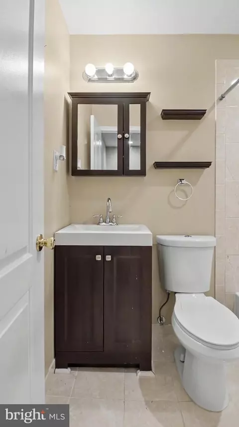 Bath - 6629 Burlington Pl, Springfield, VA 22152 photo 4 of 5