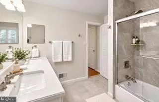 Bath - 3507 Stringfellow Ct, Fairfax, VA 22033 photo 1 of 3
