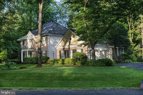 9721 S Park Cir, Fairfax Station, VA 22039