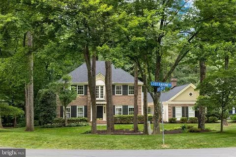 9721 S Park Cir, Fairfax Station, VA 22039