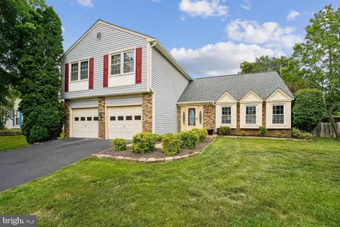 4609 Sand Rock Ln, Chantilly, VA 20151