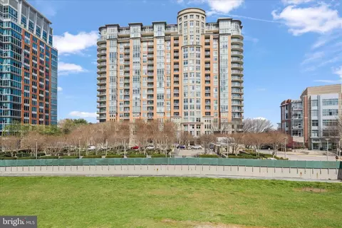 8220 Crestwood Heights Dr #206, Mclean, VA 22102