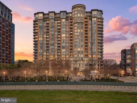 8220 Crestwood Heights Dr #206, Mclean, VA 22102