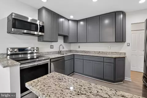 9702 Kingsbridge Dr #302, Fairfax, VA 22031