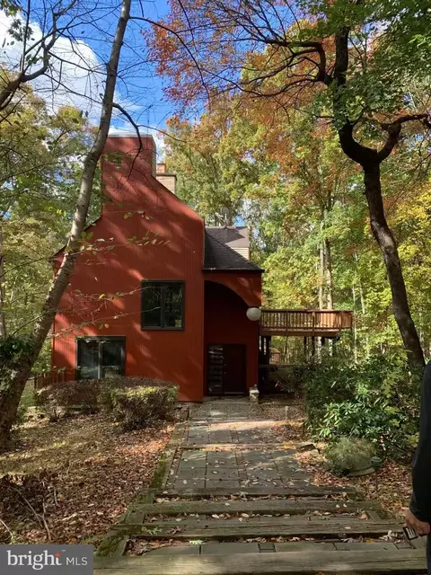 10817 Cross School Rd, Reston, VA 20191