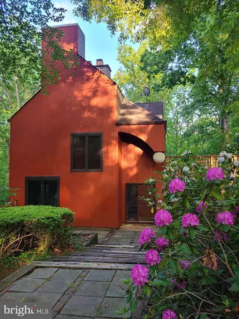 10817 Cross School Rd, Reston, VA 20191