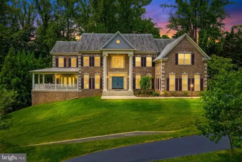 7821 Old Falls Rd, Mclean, VA 22102