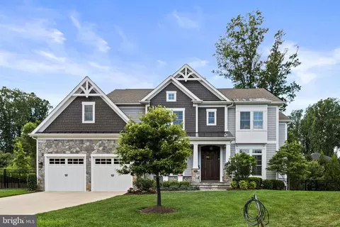 105 Mashie Ct SE, Vienna, VA 22180