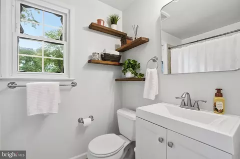 Bath - 5209 Milland St, Springfield, VA 22151 photo 2 of 3
