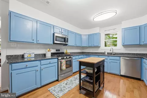 Kitchen - 5209 Milland St, Springfield, VA 22151 photo 2 of 5
