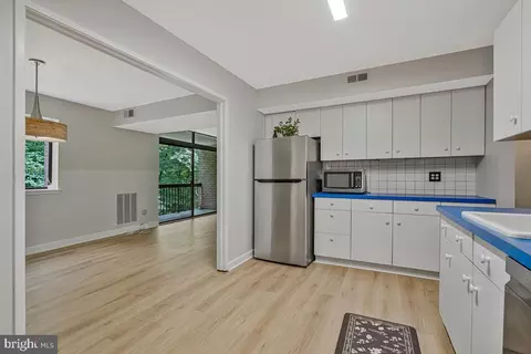 Kitchen - 1663 Parkcrest Cir #200, Reston, VA 20190 photo 2 of 2