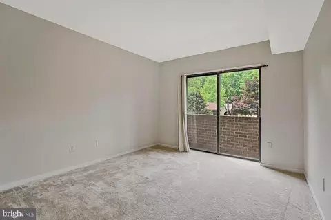 Bedroom - 1663 Parkcrest Cir #200, Reston, VA 20190 photo 3 of 4