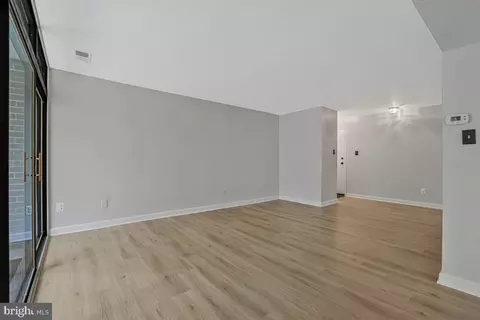 Living - 1663 Parkcrest Cir #200, Reston, VA 20190 photo 5 of 5
