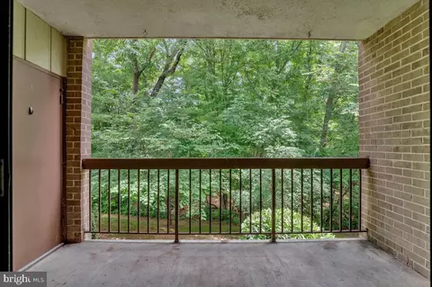 Exterior - 1663 Parkcrest Cir #200, Reston, VA 20190 photo 3 of 5