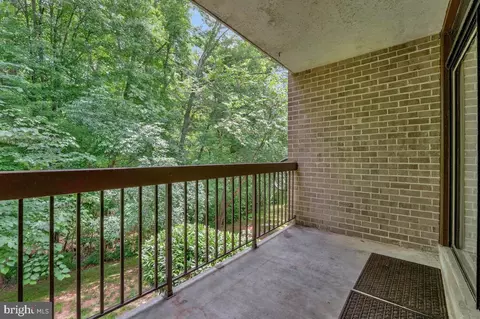 Exterior - 1663 Parkcrest Cir #200, Reston, VA 20190 photo 5 of 5